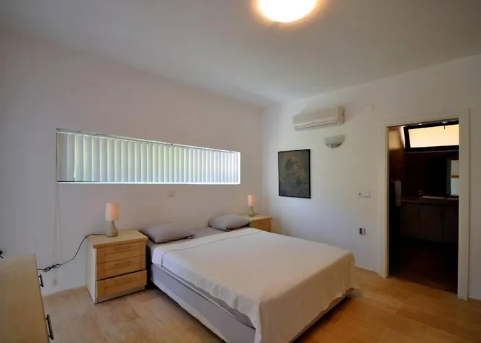 Gurli Kas Βίλα *