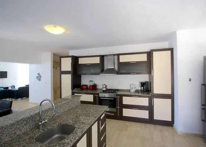 Gurli Kas Βίλα *